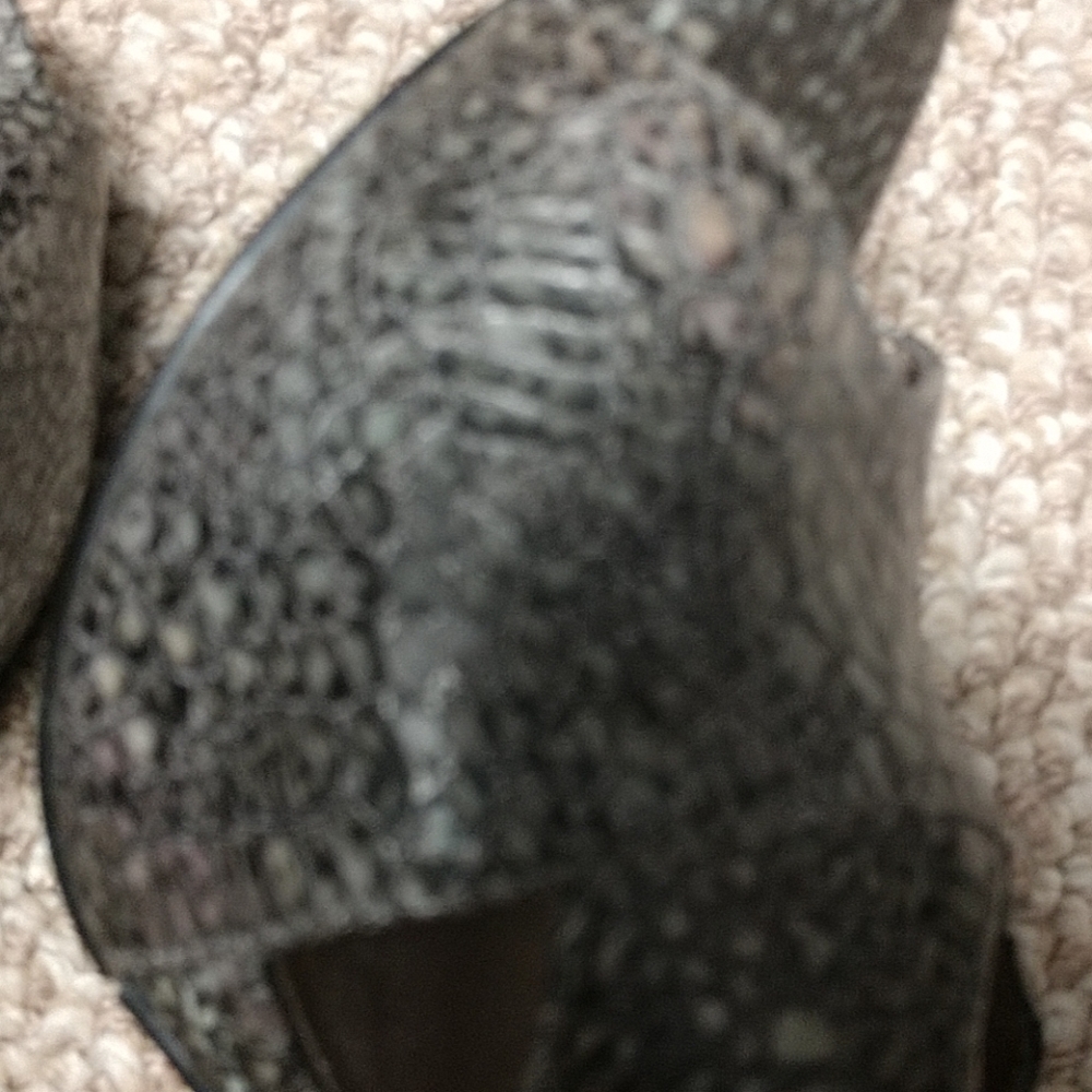 Shoes - Picture 5 of 5